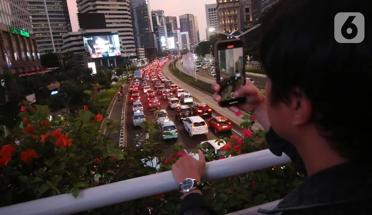 Dinas Perhubungan (Dishub) DKI Jakarta menjamin usulan pemberlakuan ganjil genap 24 jam tidak akan diterapkan. (Liputan6.com/Angga Yuniar)
