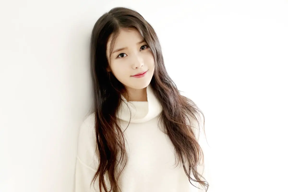 IU