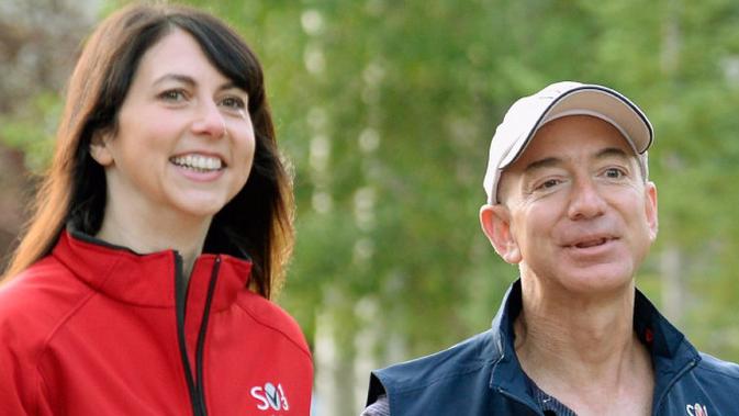 Pendiri Amazon, Jeff Bezos dan istrinya Mackenzie. Dok: Business Insider