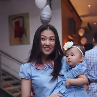 Sangat terlihat potret kebahagiaan seorang Wendah Tan dan si kecil Thalia Putri Onsu. (Andy Masela/Bintang.com)