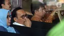 Mantan Dirut PT Garuda Indonesia (Persero), Muhammad Arif Wibowo menunggu panggilan penyidik di Gedung KPK, Jakarta, Selasa (17/12/2019). Arif diperiksa terkait kasus dugaan suap pengadaan mesin Rolls-Royce PLC asal Inggris untuk pesawat Airbus milik Garuda Indonesia. (merdeka.com/Dwi Narwoko)