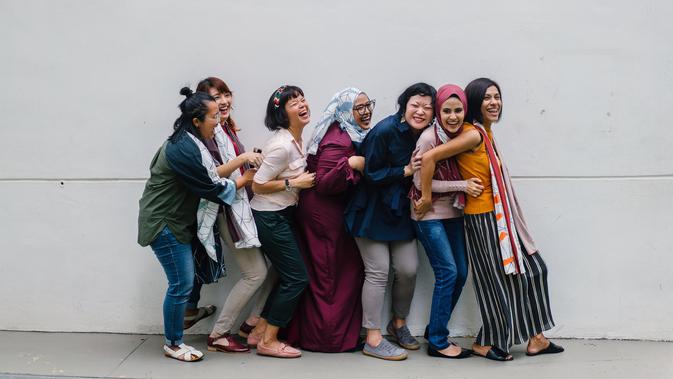 4 Kelebihan Punya Sahabat Dengan Latar Belakang Berbeda Beda Lifestyle Fimela Com Semoga kita selalu diberikan kesehatan dan keselamatan ya. latar belakang berbeda beda