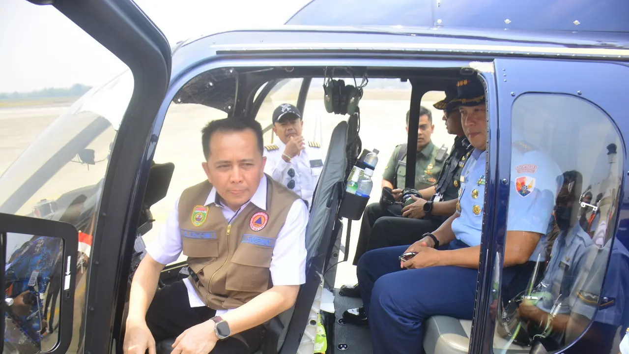 Agus Fatoni Tinjau Lokasi Karhutla dengan Helikopter