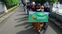 Pawai diikuti ratusan murid sekolah dasar Al-Hidayah. (merdeka.com/ Arie Basuki)