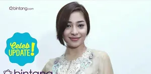 Nikita Willy tidak mengeluarkan uang banyak untuk baju hari raya idul fitri. Ia lebih pecayakan baju buatan mamanya daripada harus membeli. 