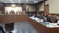 Hakim meminta pengacara Rita Widyasari yang juga merupakan sepupu Bupati nonaktif itu keluar dari ruang sidang (Merdeka.com/ Yunita Amalia.)
