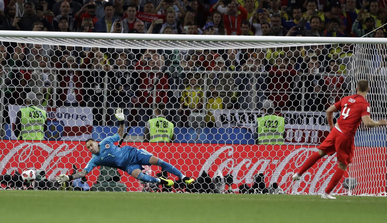 Proses gol saat adu penalti yang dicetak gelandang Inggris, Eric Dier, ke gawang Kolombia pada babak 16 besar Piala Dunia di Stadion Spartak, Moskow, Selasa (3/7/2018). Inggris menang 1-1 (4-3) atas Kolombia. (AP/Matthias Schrader)