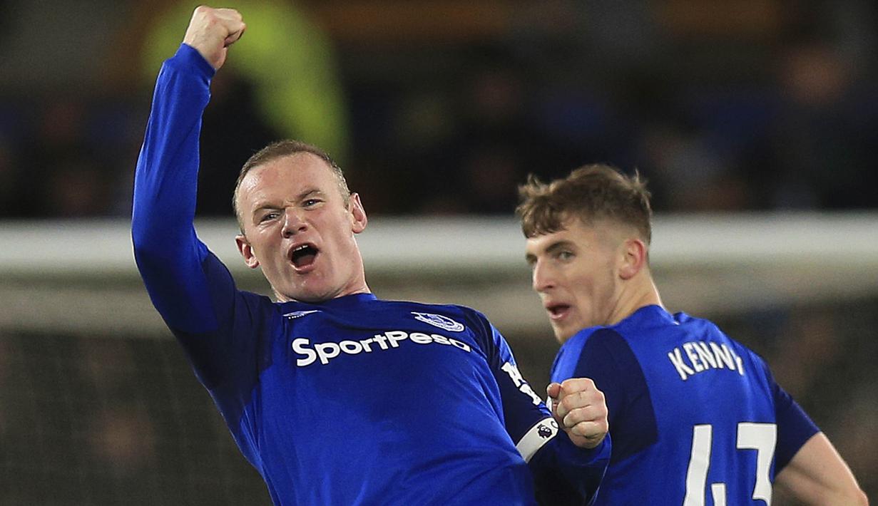 Memasuki babak kedua, Wayne Rooney mencetak hattrick melalui gol sensasional pada menit ke-66 dengan melepaskan tendangan sejauh 45 meter. (AP/Peter Byrne)