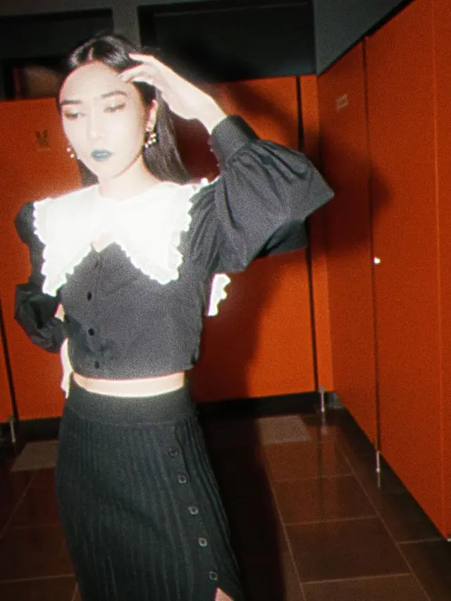 Gaya Busana Retro Isyana Sarasvati, Tampil Stylish. (Sumber: Instagram/isyanasarasvati)