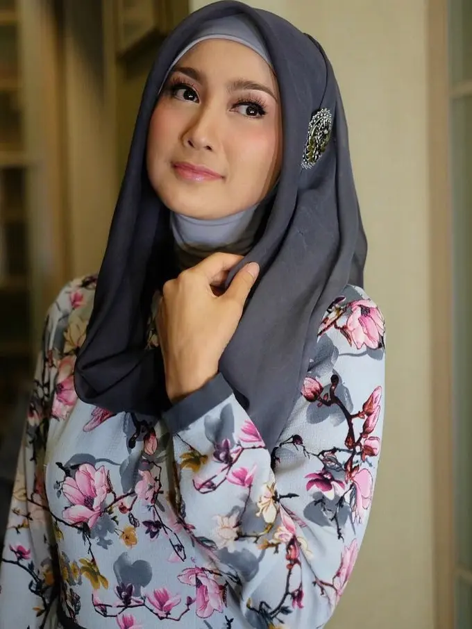 [Bintang] Menolak Tua, Wajah 18 Artis Indonesia Ini Awet Muda