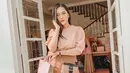 Gaya pakaian yang casual dan cenderung feminim menjadi ciri khas Nabila dalam setiap fotonya. (Liputan6.com/IG/@nabilagardena)