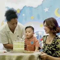 Perayaan ulang tahun ke-2 Naka, putra Arie Kriting dan Indah Permatasari. [Foto: Instagram/indahpermatas]
