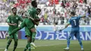 Gelandang Arab Saudi, Salman Alfaraj, merayakan gol yang dicetaknya ke gawang Mesir pada laga grup A Piala Dunia di Volgograd Arena, Volgograd, Senin (25/6/2018). Arab Saudi menang 2-1 atas Mesir. (AP/Andrew Medichini)