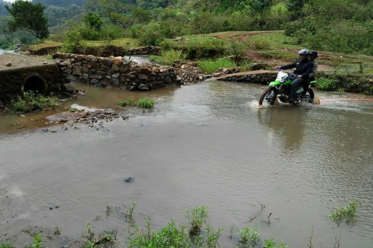 Patroli polisi di hutan Maros