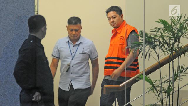 Kompak Terjaring OTT, Begini Ekspresi Bapak dan Anak Usai Diperiksa KPK