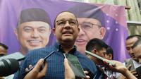 Bakal calon presiden (capres) dari Koalisi Perubahan untuk Persatuan (KPP) Anies Baswedan  Saat ditemui wartawan usai menghadiri acara "Titip Harapan, Millenial Menyampaikan, Anies Baswedan Mengerjakan" di Restaurant Al Jazeerah Polonia, Cipinang, Jakarta Timur, Sabtu (19/8/2023). (Liputan6.com/Winda Nelfira)