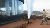 Restoran El Diablo, restoran terpanas di bumi, memanggang masakan dari gunung berapi aktif.