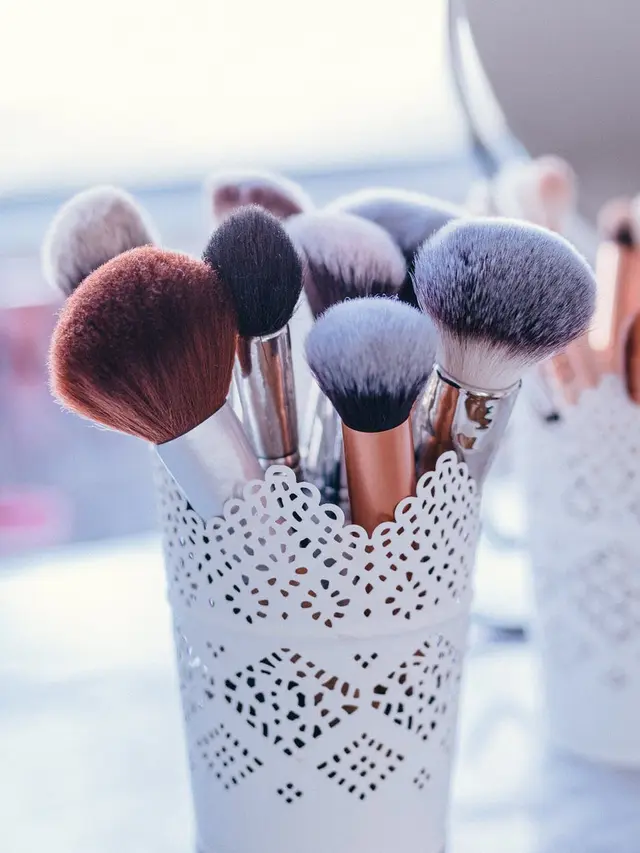Kuas makeup
