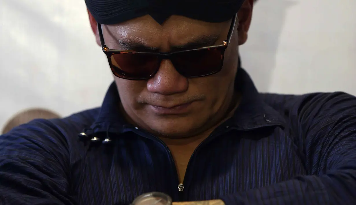 Saat mengadakan syukuran menjelang proses mulai syuting, Tio Pakusadewo kesal. Acara sempat molor hingga satu jam lantaran menunggu bintang utamanya Prilly Latuconsina belum datang. (Nurwahyunan/Bintang.com)