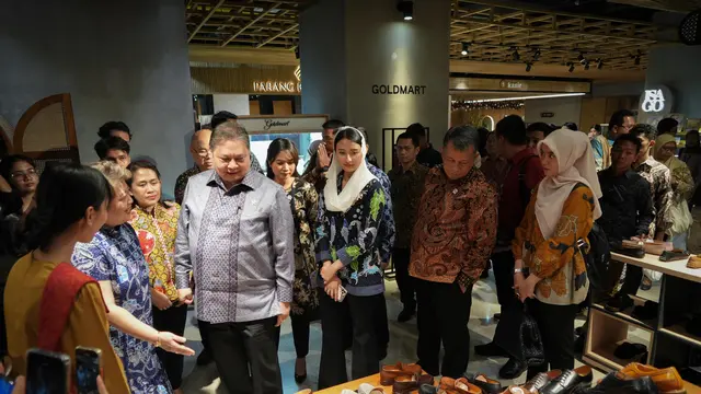 Menteri Koordinator Bidang Perekonomian Airlangga Hartarto dalam acara Opening Ceremony Peluncuran Program Belanja di Indonesia Aja (BINA) Diskon 2024 pada Jumat (20/12/2024. (Dok Kemenko Perekonomian)