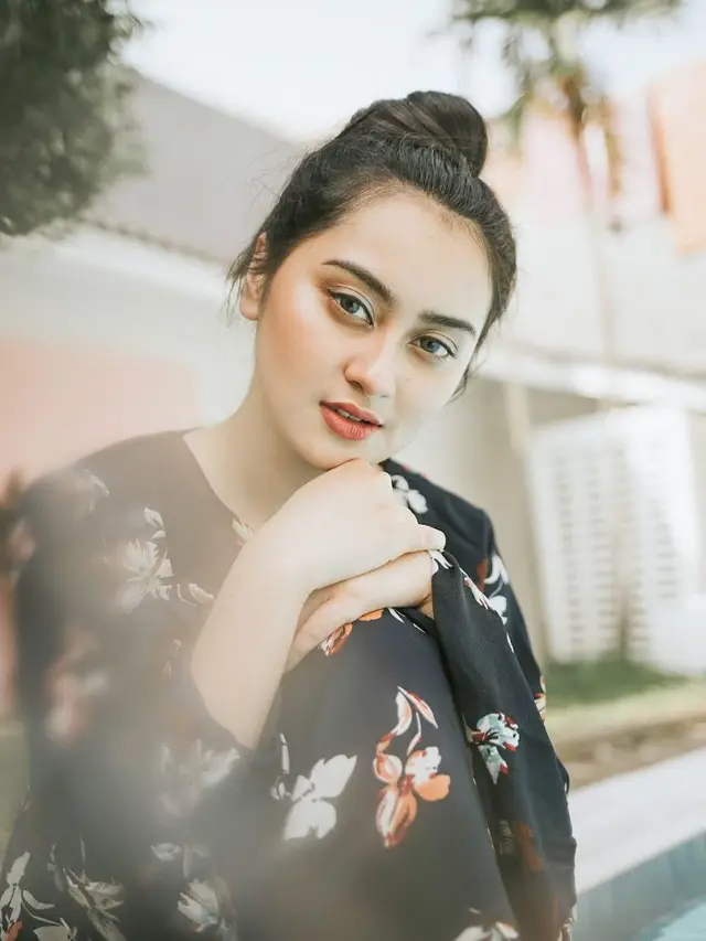 7 Gaya Kasual Memes Prameswari, Wanita yang Dikabarkan Dekat Dengan Billy Syahputra