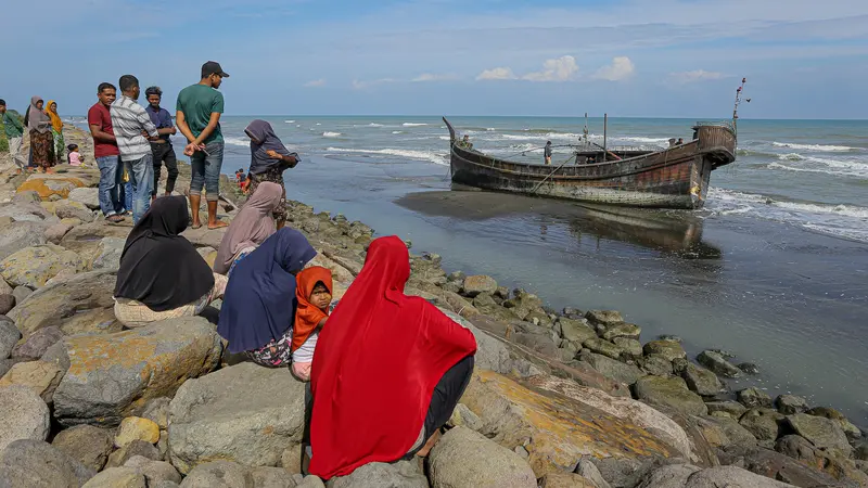 Penampakan Perahu Pengungsi Rohingya yang Terdampar di Aceh