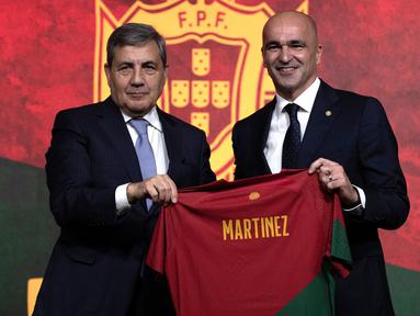 Pelatih asal Spanyol, Roberto Martinez resmi ditetapkan sebagai pelatih Timnas Portugal oleh Federasi Sepak Bola Portugal (FPF) pada Senin (9/1/2023) waktu setempat. Timnas Portugal sendiri sebelumnya telah menonaktifkan Fernando Santos dari kursi pelatih setelah kegagalan Portugal di ajang Piala Dunia 2022 lalu. Berikut daftar lima pelatih terakhir yang pernah membesut timnas berjuluk Seleccao ini. (AFP/Carlos Costa)