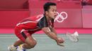 Usai interval, Anthony Sinisuka Ginting masih sulit keluar dari tekanan dan sering membuat kesalahan sendiri. Chen Long terus menjauh pada posisi 15-9 dan terus mendikte Anthony Sinisuka Ginting hingga menutup gim kedua 21-11. (Foto: AP/Dita Alangkara)