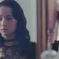 Jisoo dalam video klip Flower. (YouTube/ Blackpink)