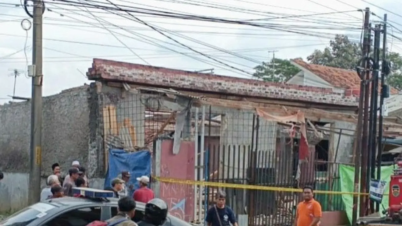 Ledakan terjadi di sebuah toko bangunan wilayah Wanayasa, Kabupaten Purwakarta, Jawa Barat, Minggu (12/7/2026). (Dok. Antara)