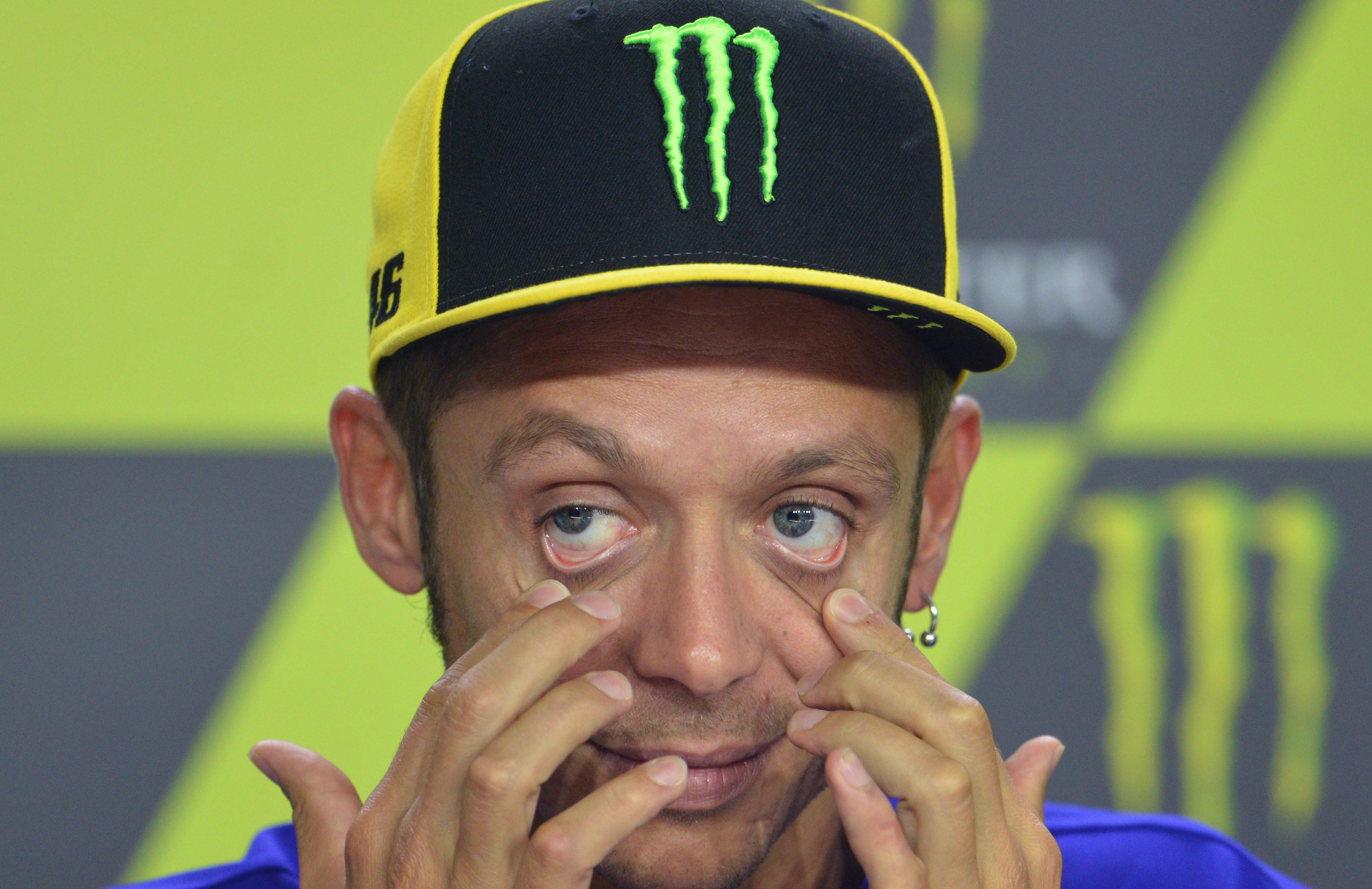 Pembalap Movistar Yamaha, Valentino Rossi siap beraksi pada MotoGP Republik Ceko 2017 di Sirkuit Brno. (Michal Cizek / AFP)