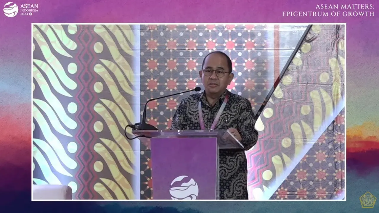 Staf Ahli Menteri Keuangan Bidang Ekonomi Makro dan Keuangan Internasional Parjiono dalam seminar bertajuk  Disaster Risk Financing & Insurance & Adaptive Social Protection Implementation in Indonesia. (Tasha/Liputan6.com)