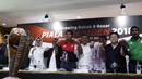 Sejumlah perwakilan klub saat menghadiri drawing babak 8 besar Piala Presiden 2018 di Hotel Sultan, Jakarta, Rabu (31/1/2018). Pertandingan di fase 8 besar akan digelar di Stadion Manahan, Solo, 3 dan 4 Februari 2018. (Bola.com/M Iqbal Ichsan)