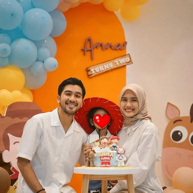 Adik Alyssa Soebandono Hamil Anak Kedua, Ini 6 Potret Harmonis Keluarga Kecilnya