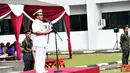 Citizen6, Tangerang: Dalam amanatnya Panglima TNI menyampaikan bahwa dalam tradisi TNI, serah terima jabatan bukan hanya suatu kelaziman melainkan juga suatu kebutuhan dan keharusan. (Pengirim: Badarudin Bakri)