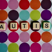 Atelier of Minds, after-school care dan enrichment center inklusif di Jakarta Selatan, menilai bahwa rasa aman bagi anak neurodivergent perlu melampaui kebijakan anti-perundungan dan bergerak menuju pendekatan neuro-affirming.