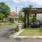 8 Inspirasi Carport Berlantai Grass Block, Cocok untuk Rumah Modern Minimalis