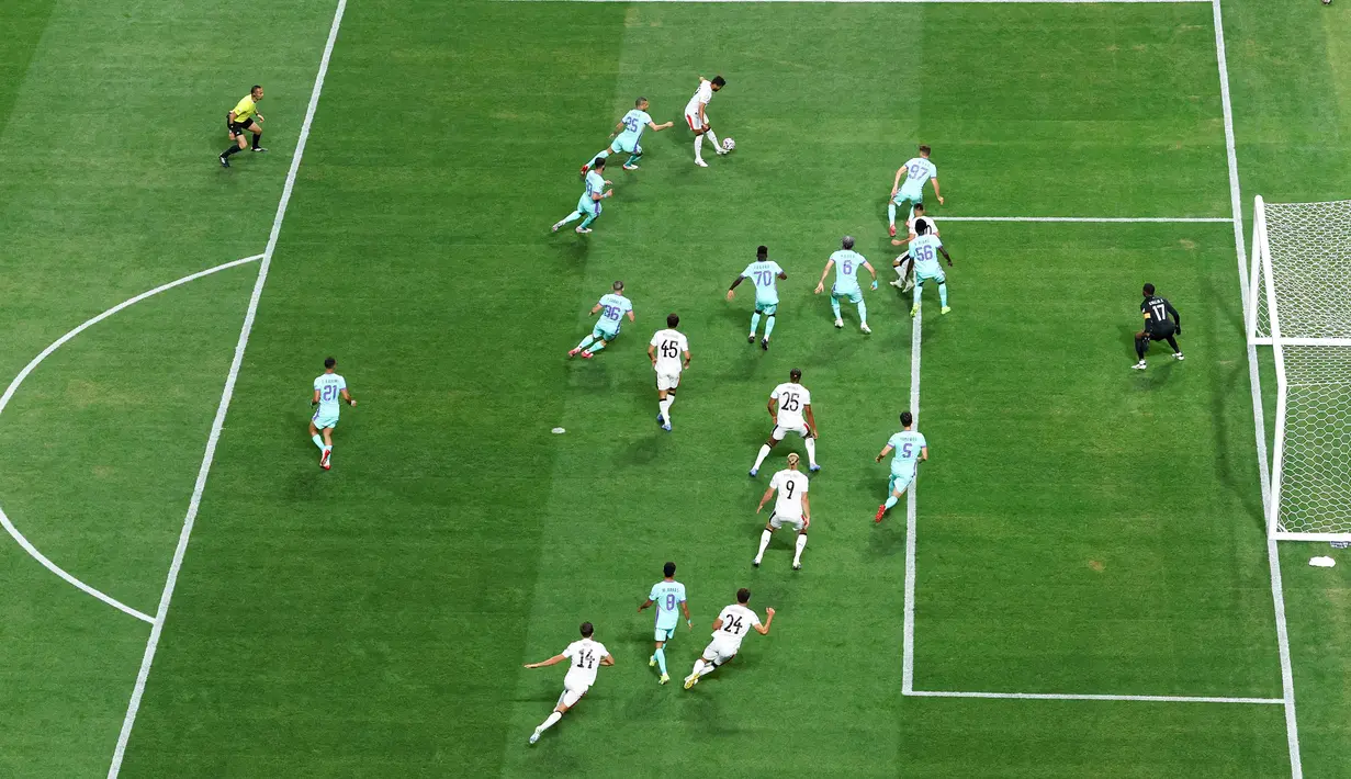 Penampilan dominan ini sekaligus memastikan City lolos ke babak 16 besar. (AFP/Kevin C. Cox)