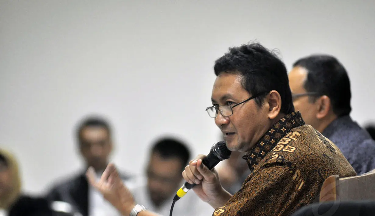 Udar Pristono memberikan keterangan terkait kapasitasnya sebagai Kadishub DKI Jakarta dalam kasus dugaan korupsi pengadaan TransJakarta dengan terdakwa Drajad Adhyaksa dan Seyito Luhu di pengadilan Tipikor Jakarta, Senin (3/11/2014). (Liputan6.com/Miftahu