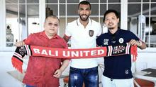 Sylvano Comvalius, striker asal Belanda resmi dikontrak Bali United. (Bola.com/Muhammad Qomarudin)