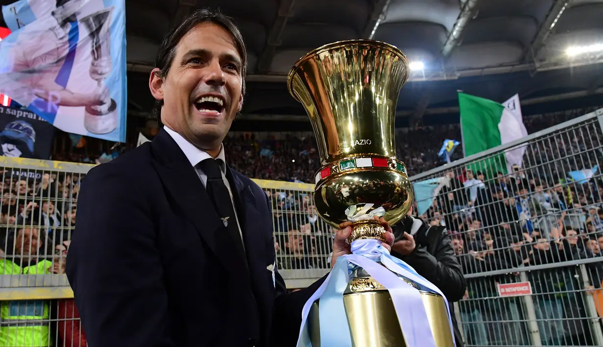 4. Simone Inzaghi (Lazio) - Di peringkat empat muncul nama adik Filippo Inzaghi. Pelatih tim Biru langit itu menerima gaji 2 juta Euro atau setara Rp34,8 miliar per tahun. (AFP/Vincenzo Pinto)