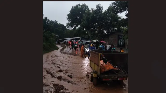 Jalan provinsi di wilayah Kecamatan Nyalindung, Kabupaten Sukabumi, Jawa Barat (Jabar).