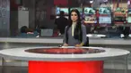 Pembawa berita transgender pertama di Pakistan,  Marvia Malik (21) membacakan berita untuk saluran televisi Kohenoor di Lahore, Selasa (27/3). Malik tampil perdana di televisi pada 23 Maret lalu dan langsung menjadi viral di media sosial. (ARIF ALI/AFP)