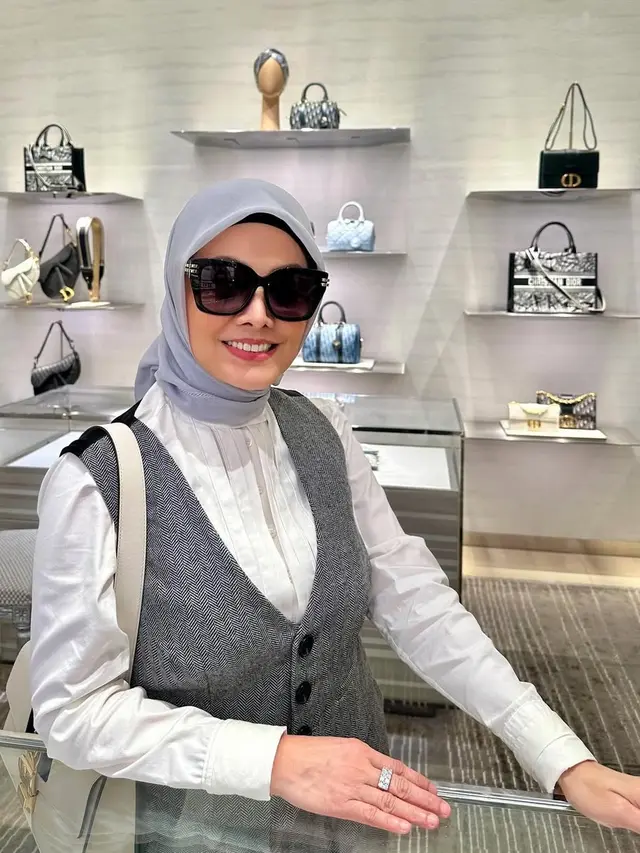 Potret Cici Paramida Tetap Cantik Dan Awet Muda Di Usia 51 Tahun/ Instagram @cici_faramida