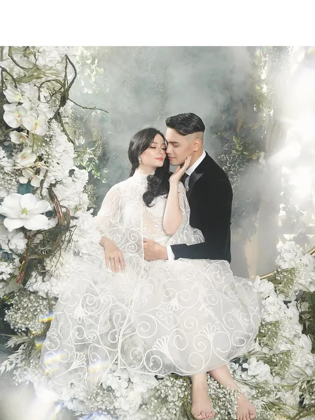 6 Penampilan Asmirandah dan Jonas Rivanno saat Pemotretan Bertema Fairy World, Tampil Memesona
