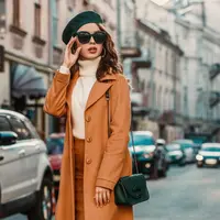 ilustrasi perempuan fashionable/copyright by Victoria Chudinova/Shutterstock