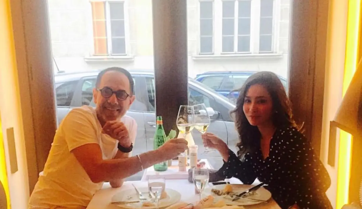 Bunga Zainal dan Sukhdev Singh