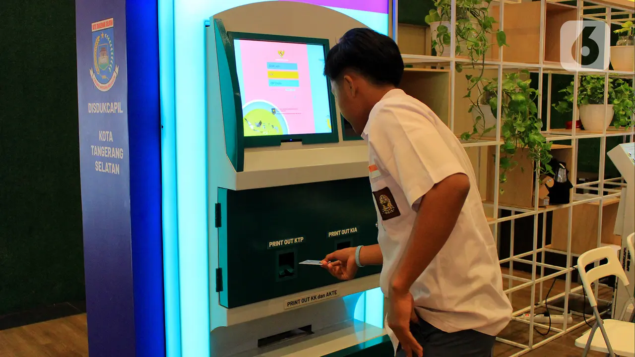 Kemudahan Cetak Dokumen Kependudukan Lewat Mesin ADM