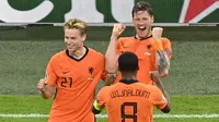 Wout Weghorst melakukan selebrasi setelah mencetak gol kedua timnya selama pertandingan grup C kejuaraan sepak bola Euro 2020 antara Belanda dan Ukraina di Johan Cruijff Arena, Amsterdam pada Senin (14/06/2021) dini hari WIB. (AP/Pool/Olaf Kraak)