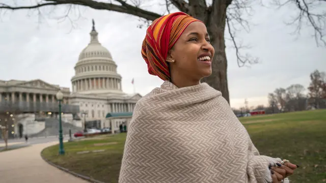 Ilhan Omar Jadi Senator Berhijab Pertama di Senat AS